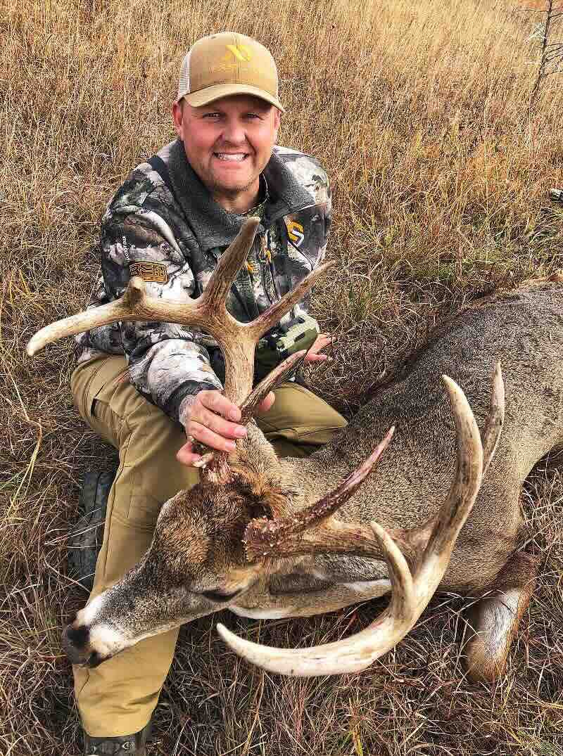 Web early season buck Levi Duncan