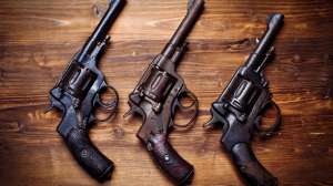 Featured image handguns i Stock