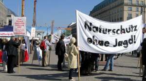 Antihunting demonstration Berlin 2005 photo Wikipedia by Richardfabi