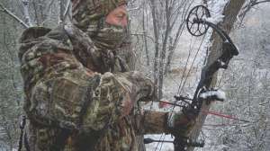 BW1425 Bowhunting in snowy conditions for whitetails copyright Mark Kayser edit 2