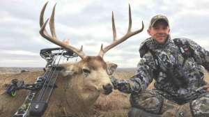 Bowhunting Long Star Muleys beauty