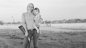 Chicks with guns 0001