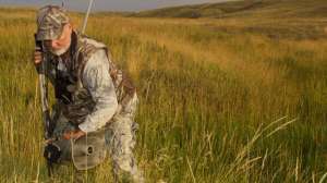 MG 7142 Predator hunter donning a vest copyright Mark Kayser 181003 155120