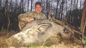 Mark Smith bowhunting hogs