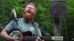 Oliver Anthony singing