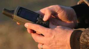 RS887 Hunter using GPS to check position copyright Mark Kayser 181004 084542