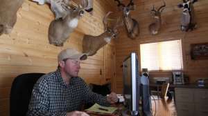 SW385 Checking research data online copyright Mark Kayser edit