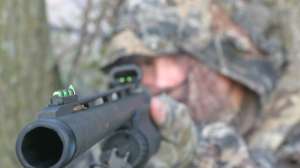 TH Turkey hunter aiming copyright Mark Kayser 181004 084544