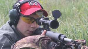 VH112 Hunter shooting varmints copyright Mark Kayser 181004 084650