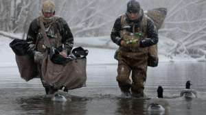 Ice duck hunting december lead 181003 161601