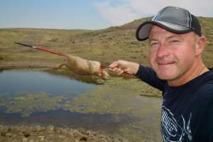 Cropped Mark Kayser tuning in a new bow with spring prairie dog hunting copyright Mark Kayser