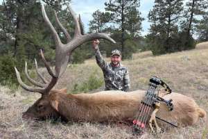 Point Creep lead pic bowhunter with elk