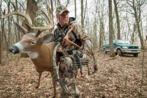 Cropped deer decoy transport